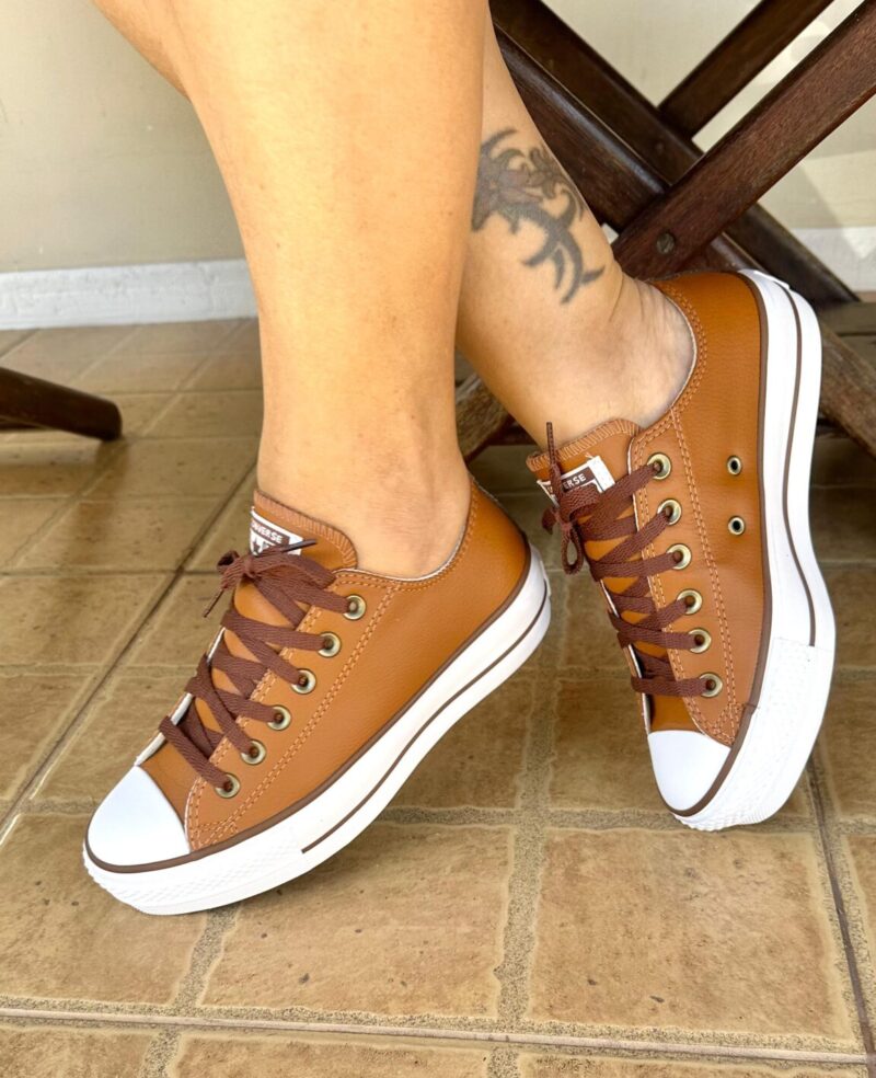 Por que o All Star Converse caramelo é o tênis perfeito para qualquer look