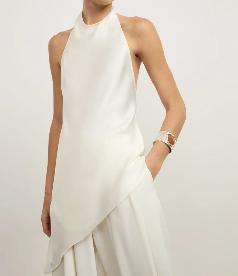 Roupas de Um Ombro Só: Elegância que Valoriza a Silhueta