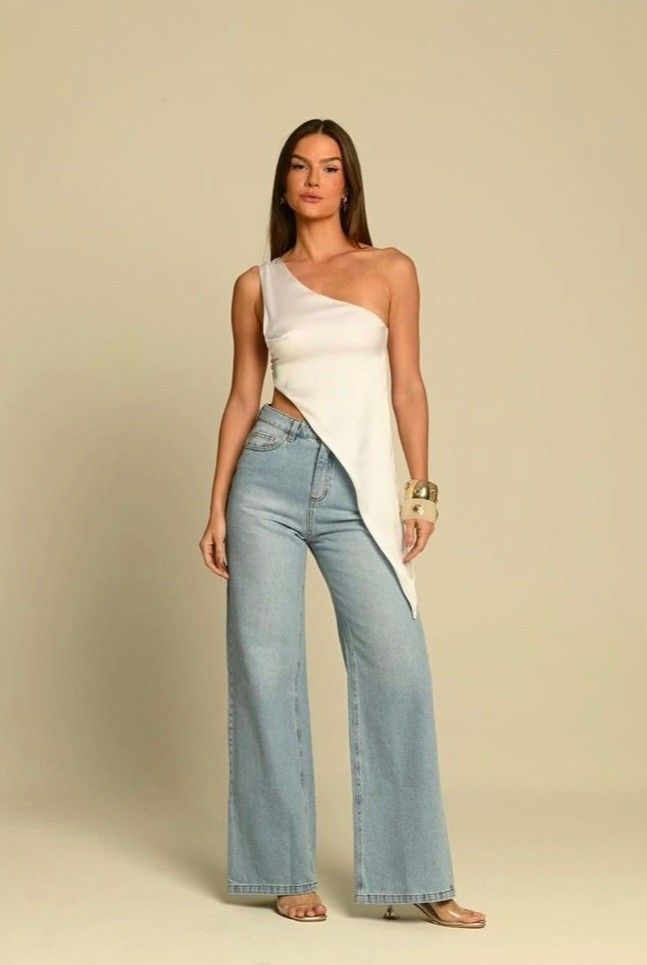 Roupas de Um Ombro Só: Elegância que Valoriza a Silhueta